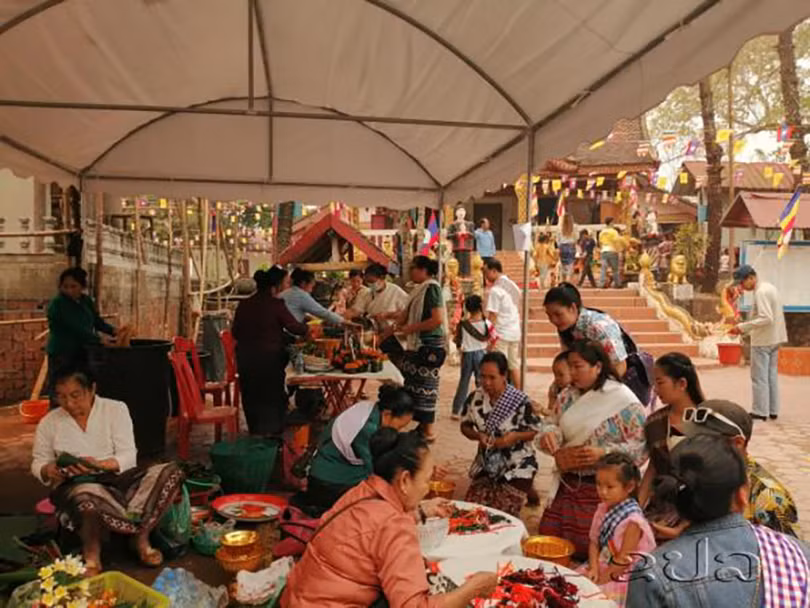 Người dân Lào vui đón tết Bunpimay