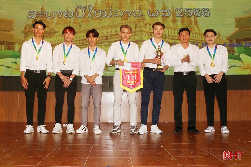 Vui tết Bunpimay cùng sinh viên Lào tại Trường Cao đẳng y tế Hà Tĩnh