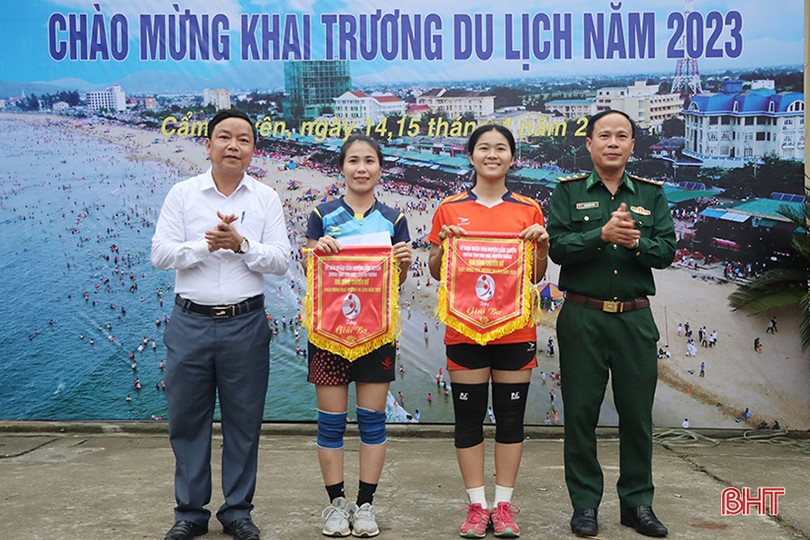 Hấp dẫn Giải Bóng chuyền nữ huyện Cẩm Xuyên