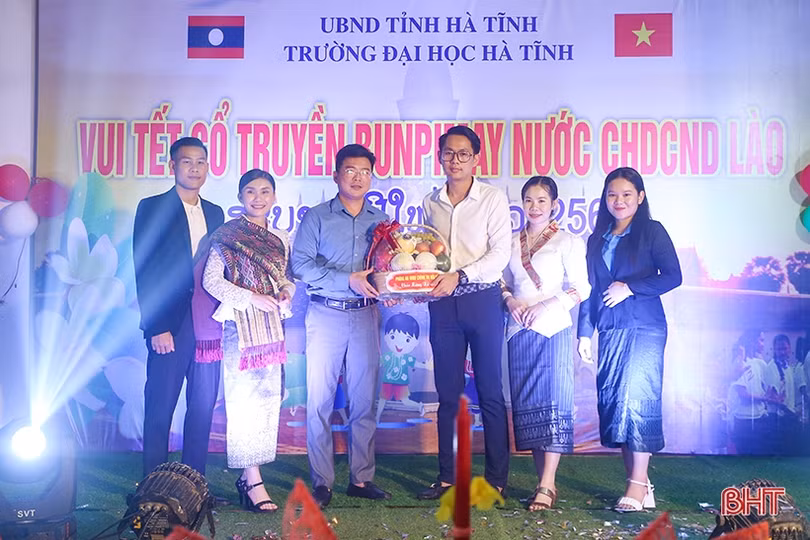 Tết Bunpimay thắm tình hữu nghị tại Trường Đại học Hà Tĩnh