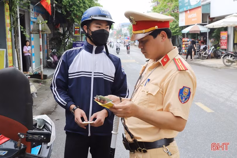 Công an huyện Kỳ Anh xử phạt 424 trường hợp vi phạm trật tự ATGT