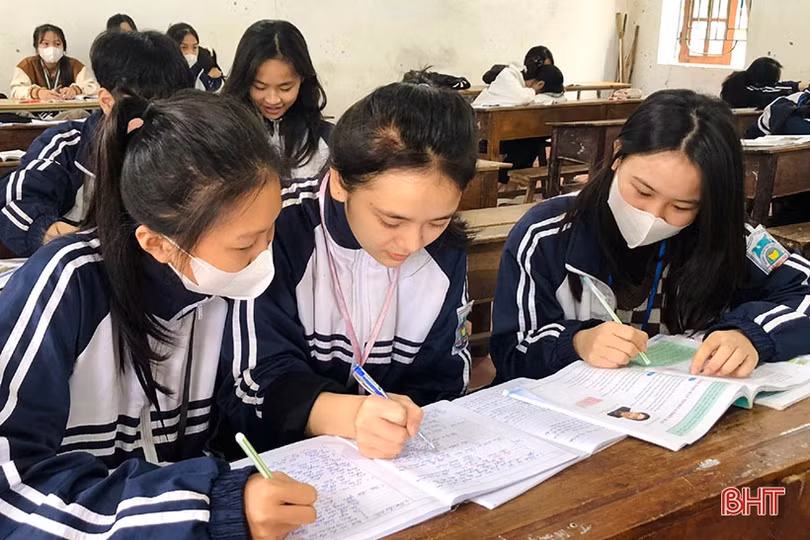 Nữ sinh nhất tỉnh môn Văn lớp 10 theo đuổi ước mơ MC truyền hình