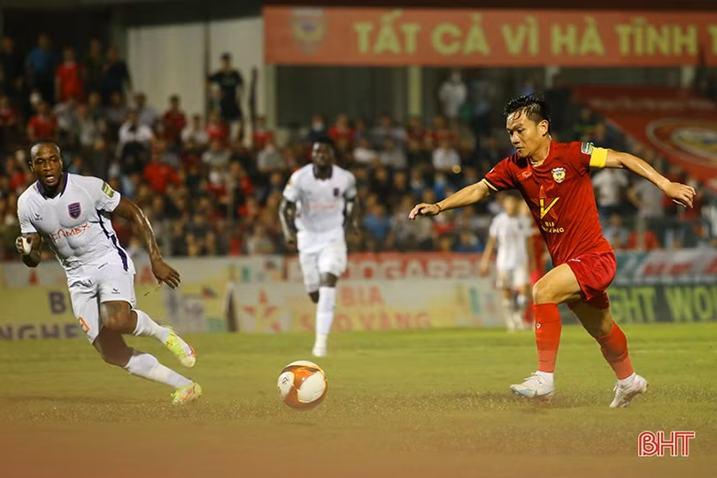 Thắng đậm Bình Dương, Hồng Lĩnh Hà Tĩnh vươn lên vị trí thứ 6