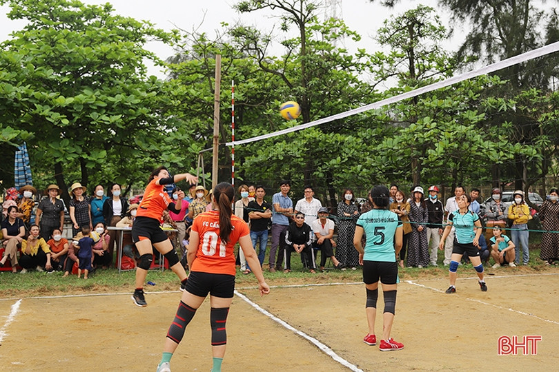 Khai mạc giải bóng chuyền nữ, mở màn chuỗi hoạt động du lịch Cẩm Xuyên