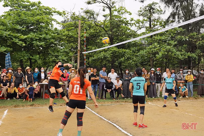 Khai mạc giải bóng chuyền nữ, mở màn chuỗi hoạt động du lịch Cẩm Xuyên
