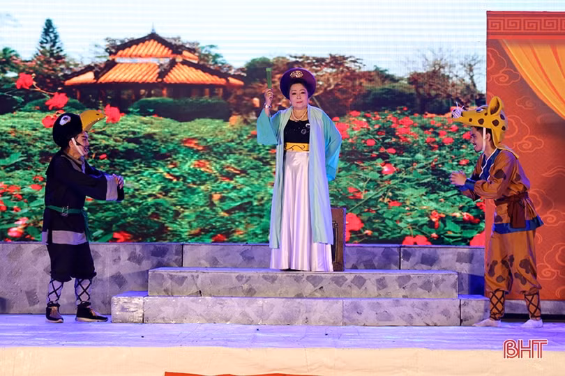 Nhiều cảm xúc từ vở kịch thơ “Hoạn Thư ghen”