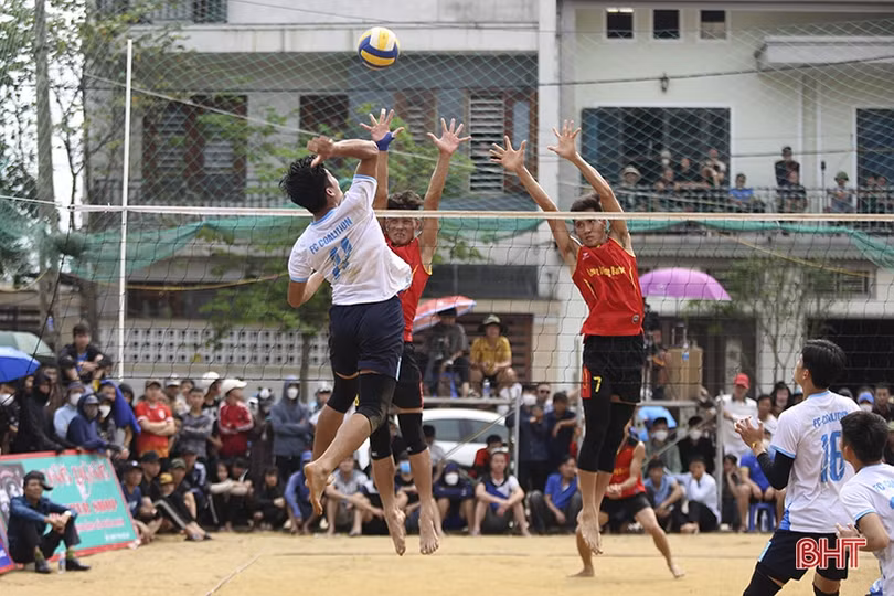 Tổ chức Giải bóng chuyền “phủi” gây quỹ ủng hộ trẻ mồ côi Hà Tĩnh