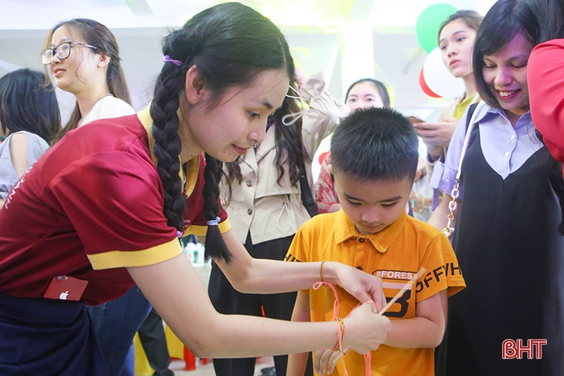 Tết Bunpimay thắm tình hữu nghị tại Trường Đại học Hà Tĩnh