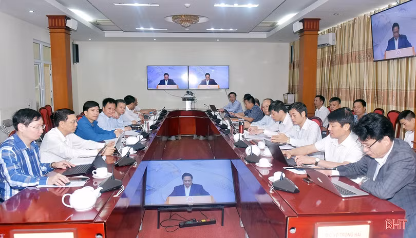 Thủ tướng: Làm rõ trách nhiệm đối với các dự án giao thông chậm tiến độ