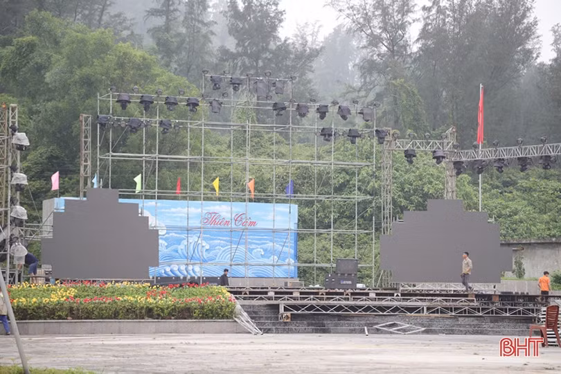 “Đếm ngược” lễ hội khai trương du lịch Cẩm Xuyên