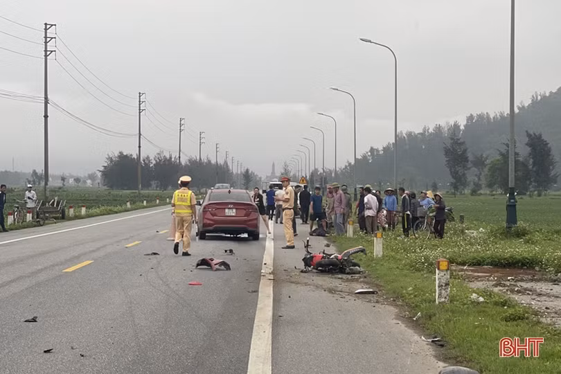 Ô tô va chạm với xe đạp điện khiến 1 người tử vong ở Lộc Hà
