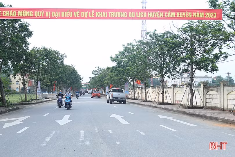 “Đếm ngược” lễ hội khai trương du lịch Cẩm Xuyên