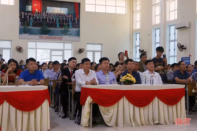 Vui tết Bunpimay cùng sinh viên Lào tại Trường Cao đẳng y tế Hà Tĩnh