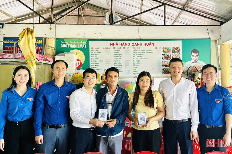 600 đoàn viên, chiến sĩ biên phòng ra quân làm sạch bãi biển Thiên Cầm