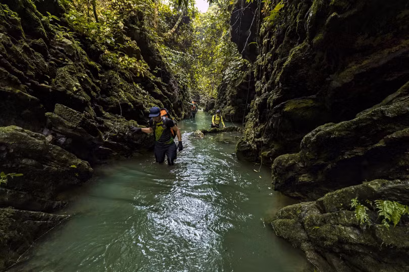 Choáng ngợp khung cảnh “siêu hố sụt” sâu nhất Việt Nam