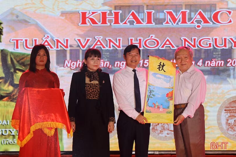 Hà Tĩnh khai mạc Tuần Văn hóa Nguyễn Du