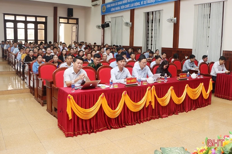 Huyện ủy Cẩm Xuyên đối thoại với hơn 150 cán bộ, hội viên nông dân