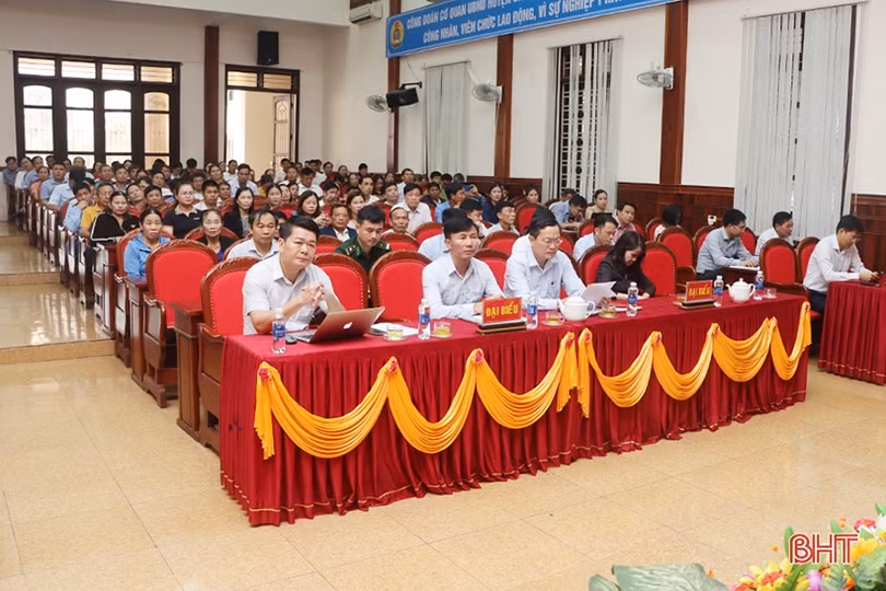 Huyện ủy Cẩm Xuyên đối thoại với hơn 150 cán bộ, hội viên nông dân