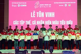 Tôn vinh 23 tập thể, cá nhân tiêu biểu trong hiến máu tình nguyện