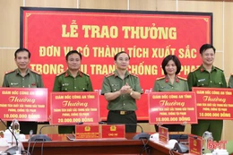 Công an Hà Tĩnh trao thưởng các đơn vị lập công trong đấu tranh phòng chống tội phạm