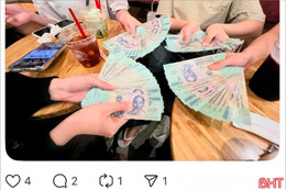 Khoe tiền thưởng Tết - tự đưa mình vào “tầm ngắm” của kẻ lừa đảo?