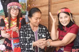 Đặc sắc lễ đeo vòng gọi vía của đồng bào dân tộc ở Hà Tĩnh