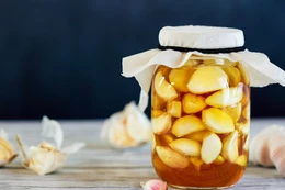Tỏi ngâm mật ong – 'lá chắn' bảo vệ sức khỏe trong mùa đông