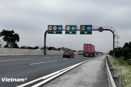 Có thể thí điểm cấm xe khách trên 29 chỗ đi vào làn 1 trên cao tốc