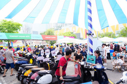 Người Hà Nội rộn ràng đổi xe xăng lấy xe máy điện, nhiều khách hàng “lên đời không cần lái thử”