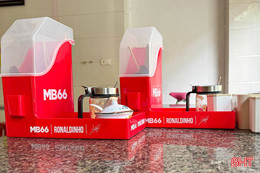 "Rác" quảng cáo cờ bạc vẫn nhan nhản trong hàng quán ở Hà Tĩnh