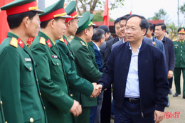 Bí thư Tỉnh ủy Nguyễn Duy Lâm kiểm tra công tác sẵn sàng chiến đấu và chúc Tết tại các đơn vị, địa phương