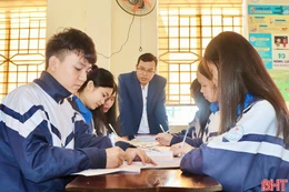 Phát triển Đảng - khơi dậy khát vọng cống hiến trong học sinh 