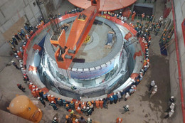 Lắp đặt Rotor 585 tấn vào nhà máy thủy điện mở rộng lớn nhất Việt Nam