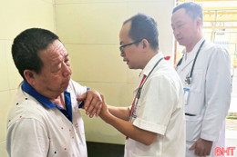 Thêm 7 bác sỹ BV Đại học Y Hà Nội về hỗ trợ thăm khám, điều trị tại Hà Tĩnh