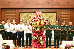 Lãnh đạo tỉnh Hà Tĩnh chúc mừng Bộ Tư lệnh Quân khu 4