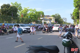 Cổng trường an toàn giao thông: Liệu đã an toàn?
