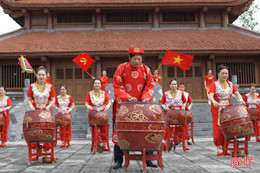 Âm vang trống hội khai mở tân xuân