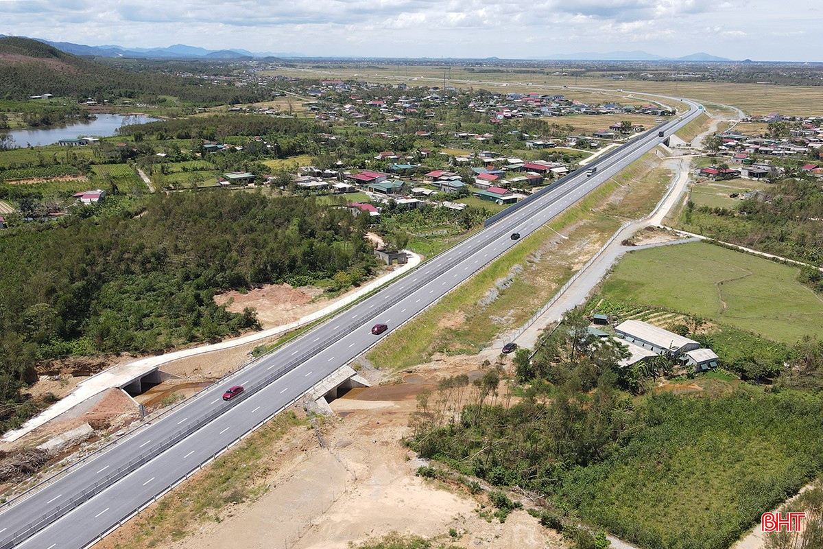 Cao tốc qua Hà Tĩnh dài 107,28 km đã được đưa vào khai thác toàn tuyến. bqbht_br_tram-dung-nghi-cao-toc-1.jpg