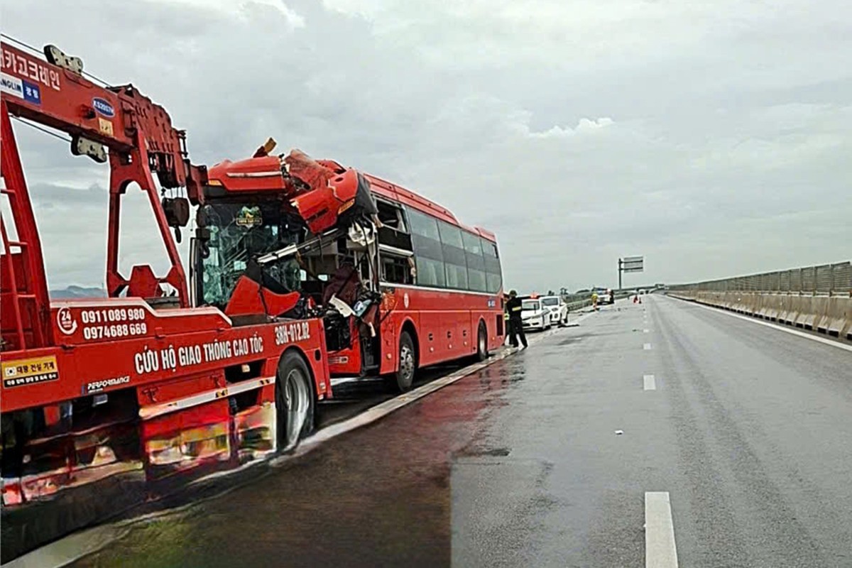 Trên tuyến cao tốc qua Hà Tĩnh cũng đã xảy ra một số vụ TNGT liên quan tới xe khách, xe tải. cao-toc-qua-ha-tinh-3.jpg