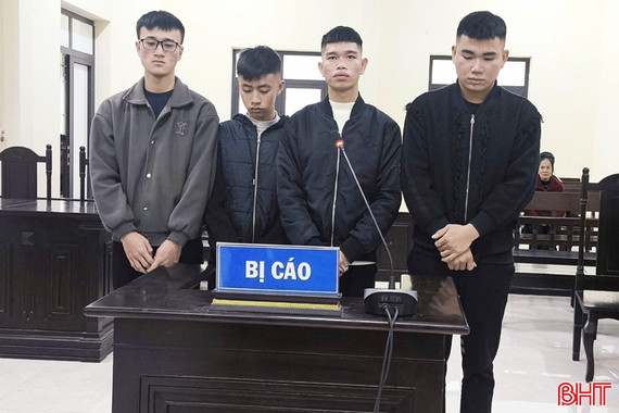 Nổ pháo lậu mừng sinh nhật, 4 thanh niên nhận 27 tháng tù treo