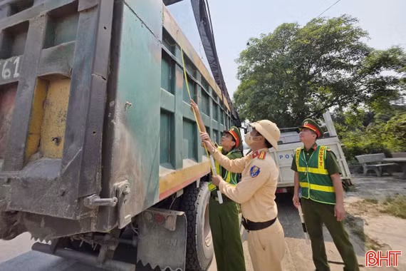 Hà Tĩnh ngăn chặn từ gốc tình trạng xe quá khổ, quá tải