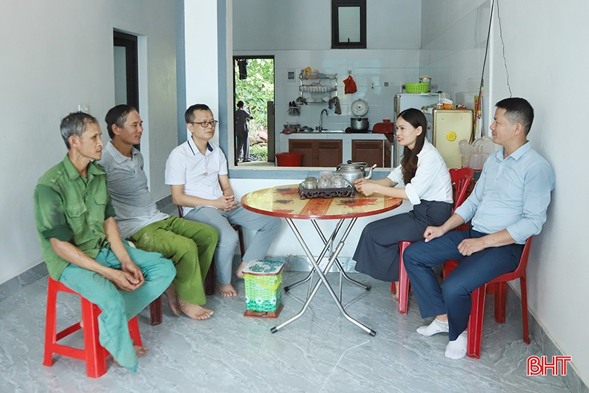 ក្នុងផ្ទះថ្មីទូលាយ គ្រួសារក្រីក្រជាច្រើនក្នុងឃុំតុងចូវ បានរក្សាលំនឹងជីវិតរបស់ពួកគេ និងត្រូវបានធានានូវការផលិត។ bqbht_br_mt6.jpg