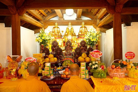 Trang nghiêm lễ cầu quốc thái dân an ở chùa Trường Ninh