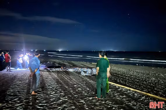 Đã tìm thấy thi thể bé trai mất tích khi tắm biển cùng bố