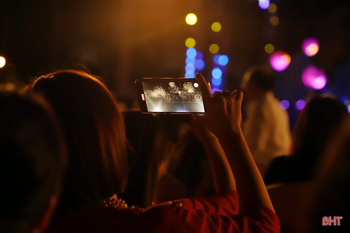 Mãn nhãn màn bắn pháo hoa tại thành phố Hà Tĩnh