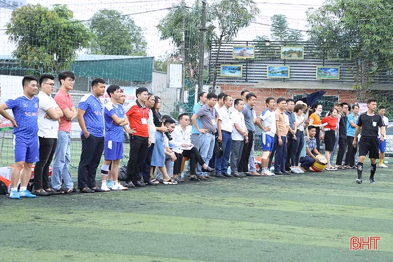 16 đội tranh tài Giải Bóng đá Doanh nghiệp - doanh nhân Hà Tĩnh
