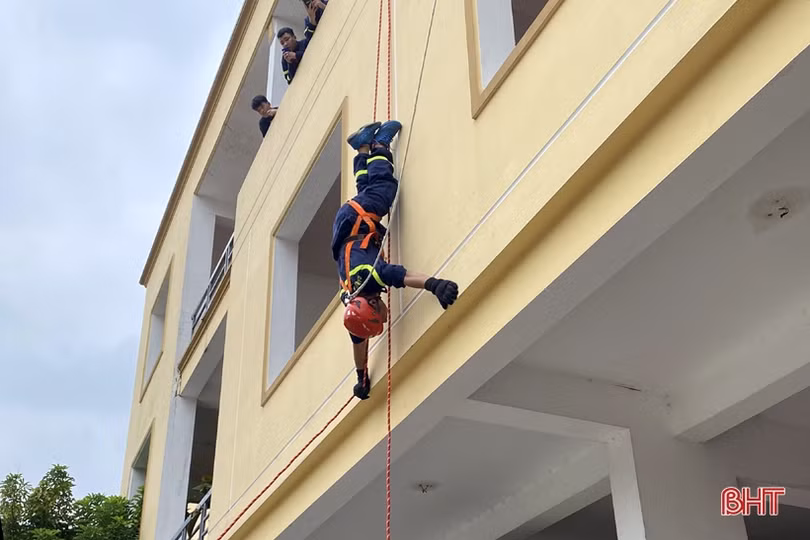 Lính cứu hỏa Hà Tĩnh: Xông pha trên tuyến đầu để bảo vệ tài sản, tính mạng cho Nhân dân