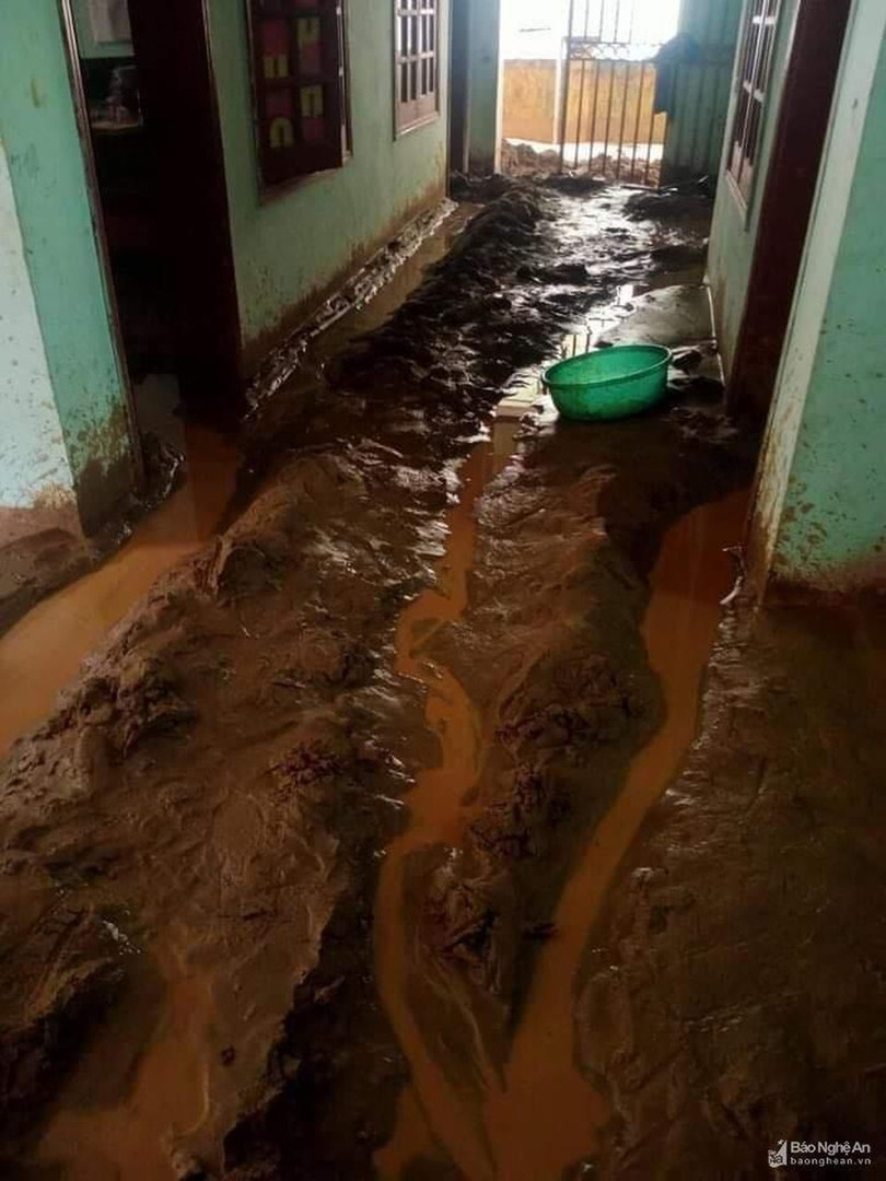 Bản làng tan hoang sau cơn lũ dữ ở Kỳ Sơn