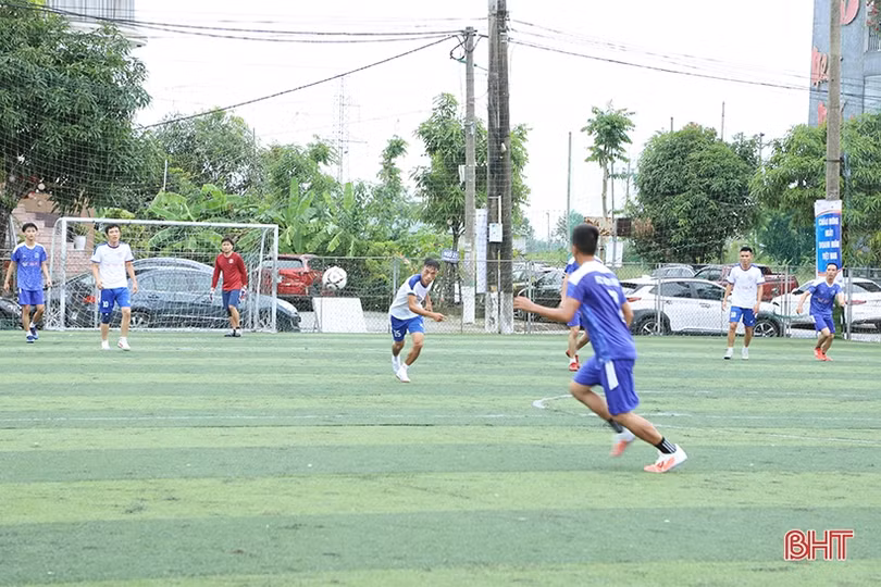 16 đội tranh tài Giải Bóng đá Doanh nghiệp - doanh nhân Hà Tĩnh