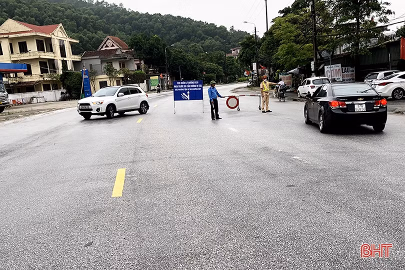 Cấm mọi phương tiện đi lại trên QL 1 qua Hà Tĩnh đoạn Xuân Lam